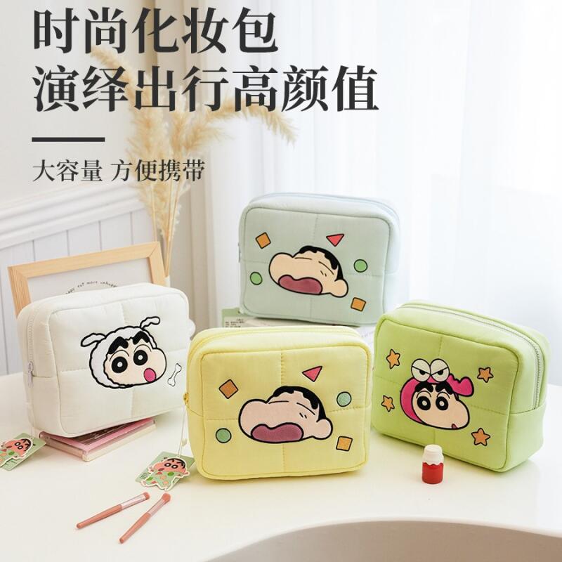 クレヨンしんちゃん ふわふわ化粧品バッグ 大容量 かわいい漫 - Travel Accessories For Japan Trip のレビューと価格