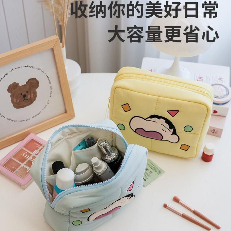 クレヨンしんちゃん ふわふわ化粧品バッグ 大容量 かわいい漫 - Travel Accessories For Japan Trip のレビューと価格