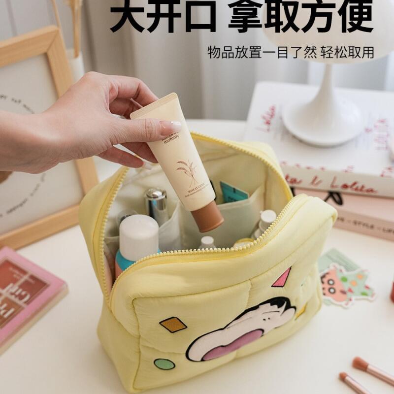 クレヨンしんちゃん ふわふわ化粧品バッグ 大容量 かわいい漫 - Travel Accessories For Japan Trip のレビューと価格